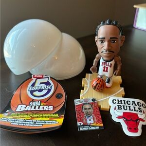 ZURU NBA Ballers 5 Surprise Mystery Figure DEMAR DEROZAN, Chicago Bulls
